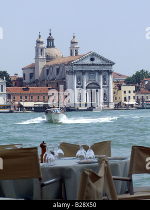 Tischdekoration im Hotel auf der Insel Giudecca, Venedig Stockfoto