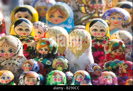 Russische Puppen zum Verkauf in Sibirien Stockfoto