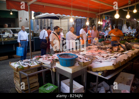 Straßenmarkt Palermo Sizilien Datum 28 05 2008 Ref ZB693 114318 0043 obligatorische CREDIT Welt Bilder Photoshot Stockfoto