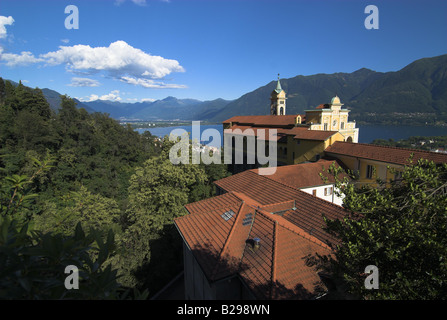 Der Schweiz die Madonna Del Sasso liegt in den Hügeln oberhalb von Locarno und den Lago Maggiore Stockfoto
