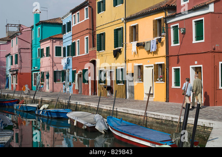 Bunte Häuser Venedig Italien Datum 13 04 2008 Ref ZB636 112652 0003 obligatorische CREDIT Welt Bilder Photoshot Stockfoto