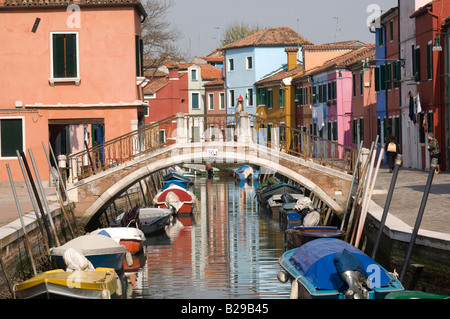 Bunte Häuser Venedig Italien Datum 13 04 2008 Ref ZB636 112652 0004 obligatorische CREDIT Welt Bilder Photoshot Stockfoto