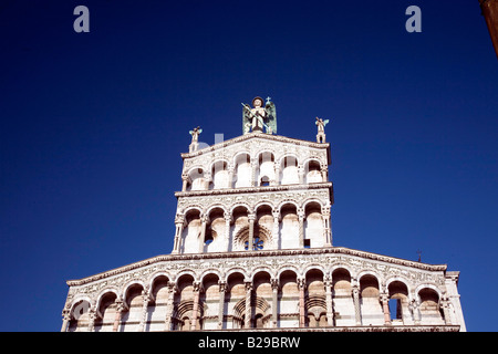 Italien Toskana die Stadt Lucca San Michele in Foro Kirche St. Michael Platz Europa Stockfoto