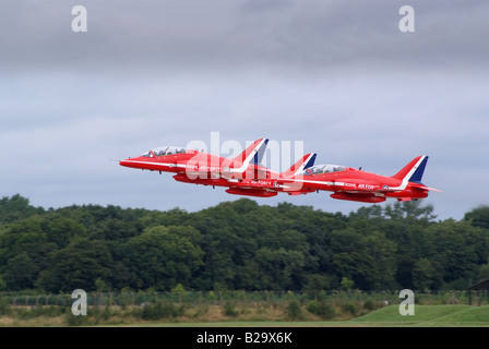 BRITISH AEROSPACE HAWK T1A DER KUNSTFLUGSTAFFEL DER ROYAL AIR FORCE ROTER PFEIL Stockfoto