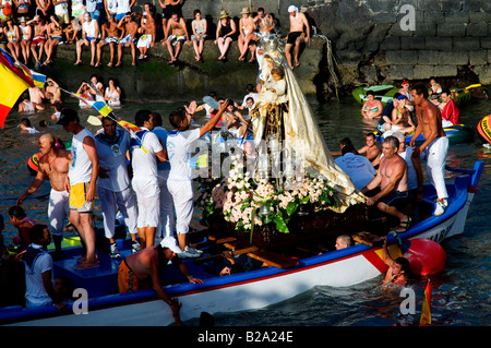 La Embarcacion De La Virgen del Carmen (The Sea-Einstellung der Jungfrau Carmen) in Puerto De La Cruz, Teneriffa, Spanien Stockfoto