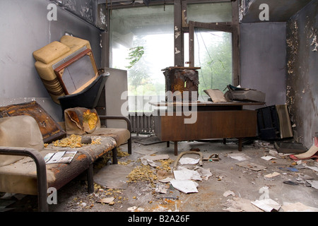 ein Zimmer in einem alten verlassenen Gebäude in Berlin-Deutschland Stockfoto