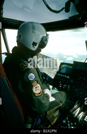 Royal Navy Sea King-Pilot auf Patrouille Stockfoto