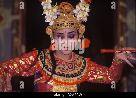 LEGONG TÄNZERIN, UBUD, BALI, INDONESIEN Stockfoto