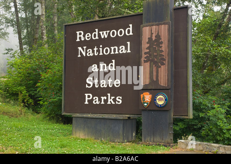 Schild mit den Nationalparks Redwood und State Parks. Del Norte County, Kalifornien. Stockfoto