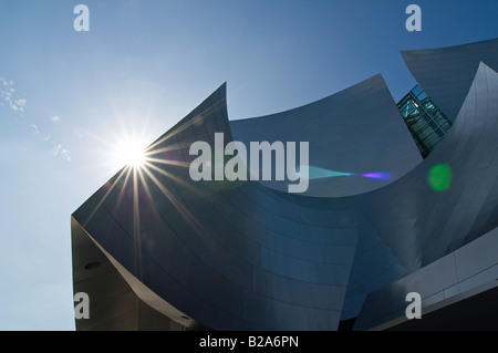 Sonne-Fackel über Walt Disney Concert Hall Stockfoto