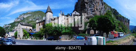 Genähte Panorama La Malene entlang des Flusses Tarn, La Lozere, Haut-Loire, Frankreich Stockfoto