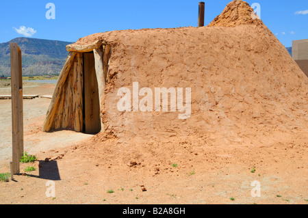 Männliche Hogan Navaho Winter Wohnung in Kayenta USA Stockfoto