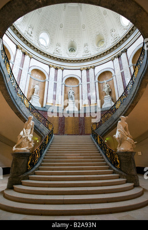 Große Treppe im Inneren berühmte Bode-Museum auf der Museumsinsel Museumsinsel im zentralen Berlin Deutschland 2008 Stockfoto