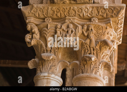 Kreuzgang Hauptstadt detail Stockfoto