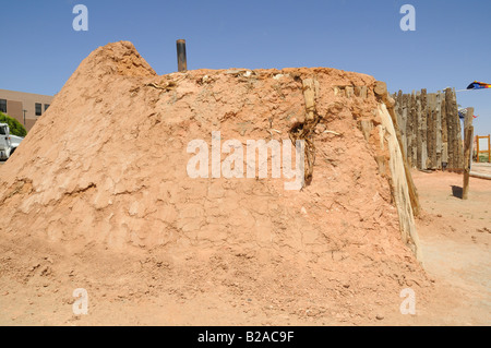 Männliche Hogan Navajo Winter Wohnung in Kayenta USA Stockfoto