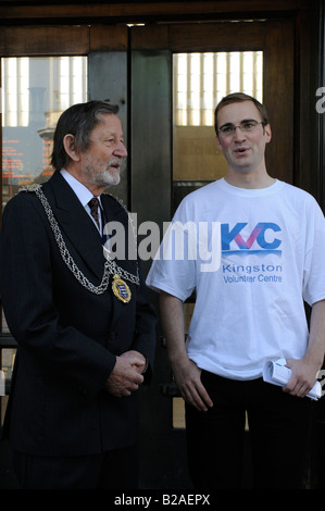 Bürgermeister von Surbiton auf freiwillige Veranstaltung in Surbiton London UK Stockfoto