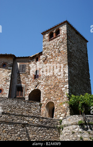 typische Steinhäuser in der Piazza 4 Novembre Radda in Chianti Toskana Italien Europa Stockfoto