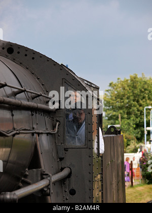 Krieg ABTEILUNG (WD) Sparmaßnahmen 2-10-0 Lokomotive 90775 unter Dampf bei SHERINGHAM BAHNHOF NORTH NORFOLK ENGLAND ENGLAND Stockfoto
