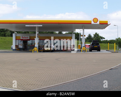 Shell-Tankstelle in Sutton Scotney Dienstleistungen in der Nähe von Winchester, Hampshire UK Stockfoto