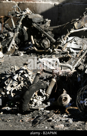 Feuer zerstört Roller Motorrad Brandanschlag Stockfoto