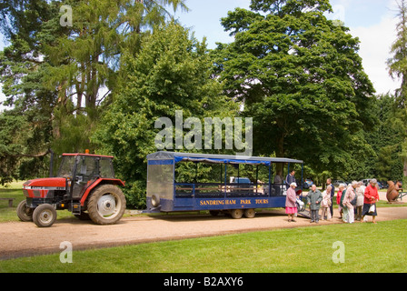 Traktor-Tour in Sandringham House, Sandringham Estate, Sandringham, Norfolk, England, Vereinigtes Königreich (Rückzug von HM The Queen) Stockfoto