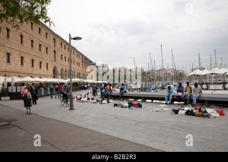 Straße Händler Marina Port Vell Barcelona Spanien Mai 2008 Stockfoto