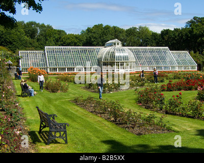 Die restaurierten viktorianischen Glashaus im rose Garten Ardgillan Park, North County Dublin, Irland Stockfoto