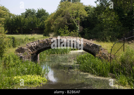 Harolds steinernen Brücke über Kornmühle Stream Waltham Abbey Essex Stockfoto