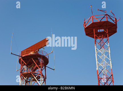 Radarturm und Kommunikation Antenne am Flughafen von Malaga Spanien Stockfoto