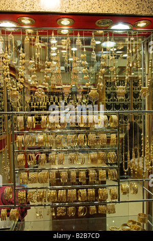 Anzeige von Goldschmuck im Shop in der Gold Souq von Mutrah alten Muscat Oman Stockfoto