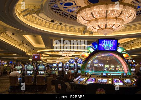 Leute im Monte Carlo Casino in Las Vegas, Nevada Glücksspiel Stockfoto