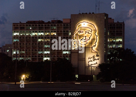 Ernest Che Guevara Stahl Skulptur auf dem Innenministerium Gebäude Plaza De La Revolucion in Vedado Havanna Stockfoto