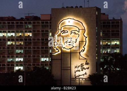 Ernest Che Guevara Stahl Skulptur auf dem Innenministerium Gebäude Plaza De La Revolucion in Vedado Havanna Stockfoto