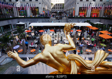 Der goldene Prometheus-Statue im Rockefeller Center - New York City, Vereinigte Staaten Stockfoto