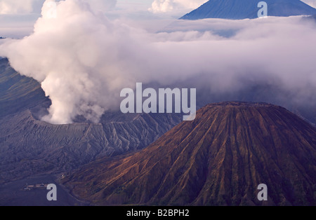 Mount Bromo Nahaufnahme in den frühen Morgenstunden, Tengger Caldera, Indonesien Stockfoto