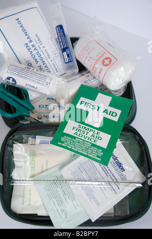 Erste-Hilfe-Kit und Bandagen Stockfoto