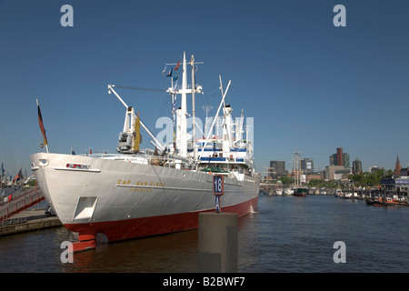 Cap San Diego Museumsschiff, ehemalige Frachtschiff, Badeplattformen, St. Pauli, Hafen, Hansestadt Hamburg, Norddeutschland, Europa Stockfoto