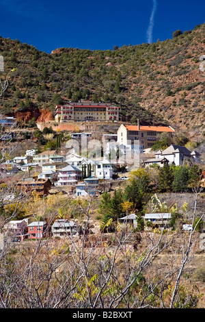 USA Arizona Jerome Former Kupferbergbau Stadt jetzt nur leicht gefüllt und vor allem eine Künstlerkolonie Stockfoto