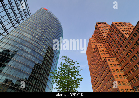 BahnTower auf der linken Seite und Kollhoff-Tower auf der rechten Seite, der Potsdamer Platz, Berlin, Deutschland, Europa Stockfoto