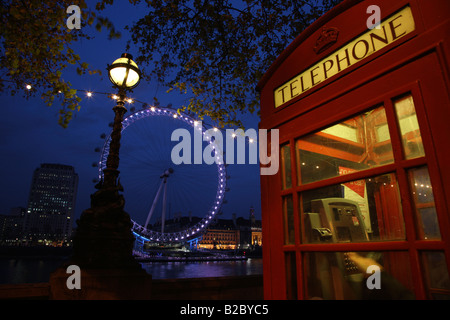 London Eye, Riesenrad an der Themse, Telefon stand, London, England, Großbritannien, Europa Stockfoto