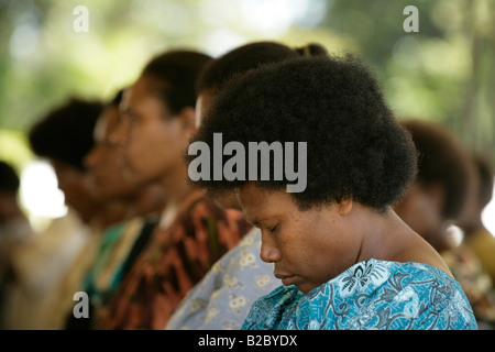 Fromme Frau, Porträt, während eines Gottesdienstes, Madang, Papua-Neu-Guinea, Melanesien Stockfoto