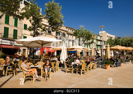 Cafés am Hafen Port de Soller, Mallorca, Balearen, Spanien, Europa Stockfoto