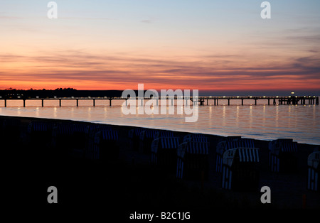 Hölzerne Dock an der Ostsee in den Abend, Boltenhagen, Mecklenburg-Western Pomerania, Deutschland, Europa Stockfoto