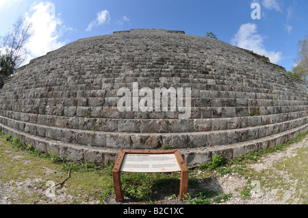 Schritte der Großen Pyramide, Maya Ausgrabungsstätte, Uxmal, Yucatan, Mexiko, Mittelamerika Stockfoto