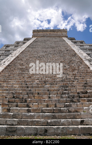 Treppen auf den Tempel der Kukulkan Pyramide, Zona Nord, Chichen-Itza, neue Wunder der Welt, Maya und Tolteken archäologische exc Stockfoto