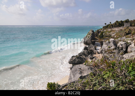 Bucht am Fuße der Burg, El Castillo, Tulum, Maya-Ausgrabungen, Halbinsel Yucatan, Mexiko, Mittelamerika Stockfoto