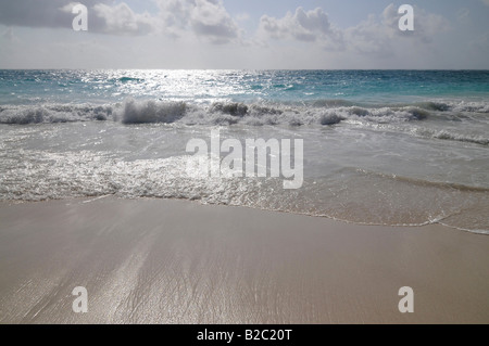 Bucht am Fuße der Burg, El Castillo, Blick auf das offene Meer, Tulum, Maya archäologische Ausgrabung, Stockfoto