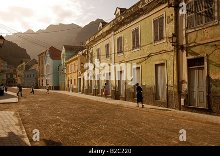 Die Hauptstraße von Ribeira Grande auf der Insel Santo Antao, Kap Verde, Kapverdische Inseln, Afrika Stockfoto