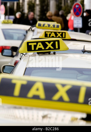 Taxistand vor einem Hotel, München, Bayern, Deutschland, Europa Stockfoto