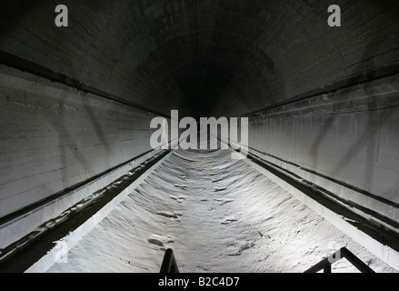 Ansicht eines rekonstruierten Tunnels in der ehemaligen Marienthal Regierungsbunker in der Nähe von Ahrweiler, Rheinland-Pfalz, Deutschland, Europa Stockfoto